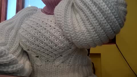 Snapshot of whitesweater chatting on January 2026 06:48:02 AM whitesweater online show from January 2026 06:48:02 AM