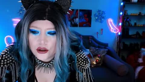 Laura  online show from December 2024 11:05:02 PM