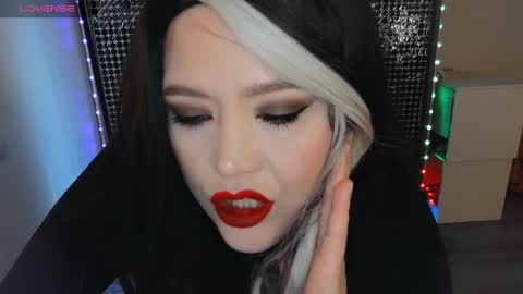 Snapshot of wickedxqueen chatting on April 2026 07:54:01 PM Laura online show from April 2026 07:54:01 PM