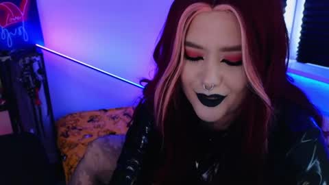 Snapshot of wickedxqueen chatting on May 2026 05:34:01 AM Laura online show from May 2026 05:34:01 AM