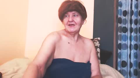 Snapshot of wildredcat chatting on April 2026 07:46:02 AM WildRedCat online show from April 2026 07:46:02 AM