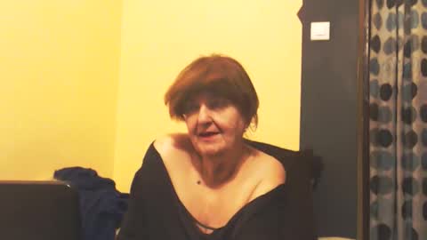 Snapshot of wildredcat chatting on April 2026 10:59:01 PM WildRedCat online show from April 2026 10:59:01 PM