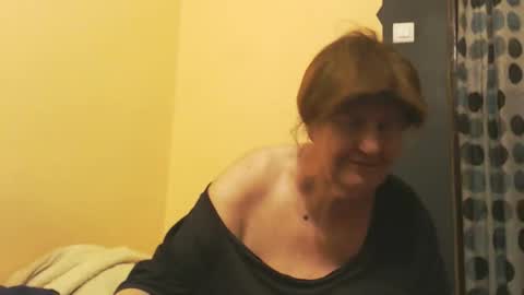 Snapshot of wildredcat chatting on May 2026 09:11:01 PM WildRedCat online show from May 2026 09:11:01 PM
