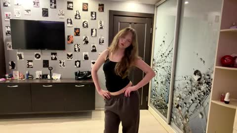 Olivia online show from April 2026 03:23:01 PM