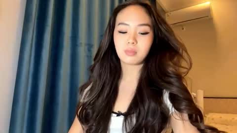 Amina online show from November 2025 03:04:01 PM