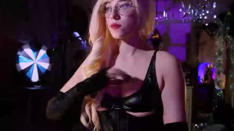 Snapshot of witch_fiona chatting on April 2026 08:11:01 PM Goddess of two strapons - Mr. long Don Mr. Pinky online show from April 2026 08:11:01 PM