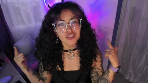     Luna Violeta  A r t i s t  online show from January 2025 11:05:02 PM