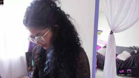     Luna Violeta  A r t i s t  online show from September 2025 07:15:01 PM