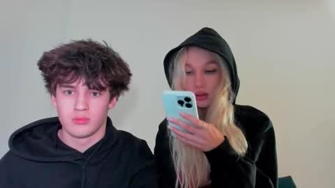 wladilia online show from November 2025 09:06:02 PM