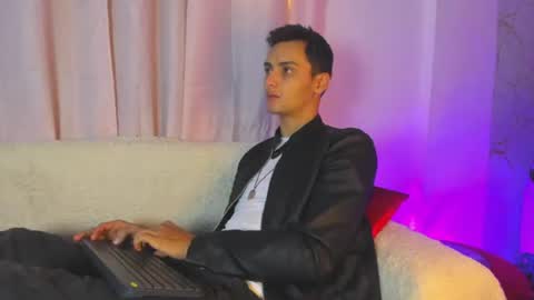 Snapshot of wolfkyng chatting on June 2026 10:51:01 AM Andrew online show from June 2026 10:51:01 AM