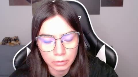 Snapshot of wolfs_daughter chatting on July 2026 02:03:02 AM Alex online show from July 2026 02:03:02 AM