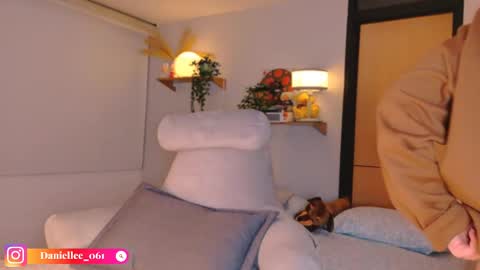 Snapshot of wolfsfoster chatting on April 2026 02:59:01 AM online show from April 2026 02:59:01 AM