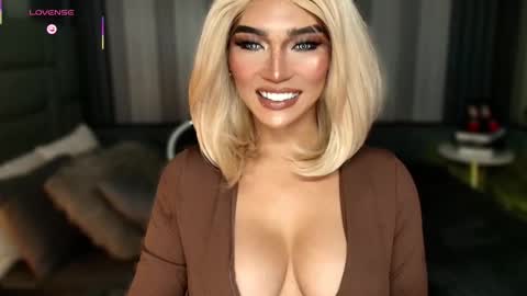 Julia online show from November 2025 01:31:01 AM