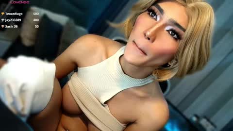 Snapshot of womanofyourdesire_ts chatting on February 2026 06:26:01 AM Julia online show from February 2026 06:26:01 AM