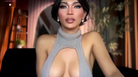 Snapshot of womanofyourdesire_ts chatting on June 2026 12:59:02 AM Julia online show from June 2026 12:59:02 AM