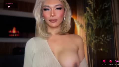 Snapshot of womanofyourdesire_ts chatting on July 2026 05:22:01 AM Julia online show from July 2026 05:22:01 AM