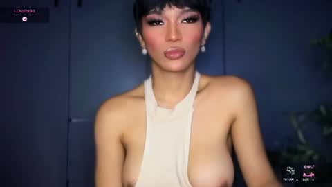 Snapshot of womanofyourdesire_ts chatting on August 2026 05:28:02 AM Julia online show from August 2026 05:28:02 AM
