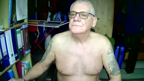 Snapshot of wonneprop10 chatting on December 2025 12:00:02 PM Always Horny online show from December 2025 12:00:02 PM