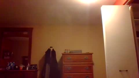 Snapshot of woodeee77 chatting on December 2024 04:43:01 AM woodeee77 online show from December 2024 04:43:01 AM