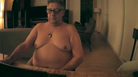 woodwurm and Snoeske online show from October 2025 04:02:01 AM