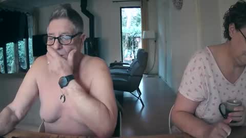 woodwurm and Snoeske online show from December 2025 08:00:01 AM