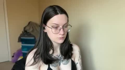 Snapshot of worship_lucina chatting on February 2025 06:13:02 PM Lucina online show from February 2025 06:13:02 PM