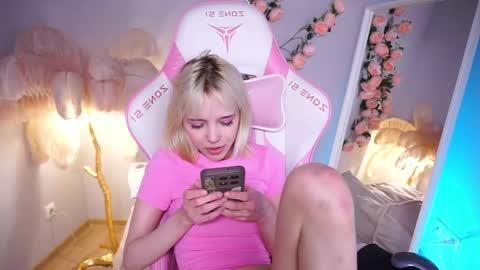 Snapshot of wow_angel chatting on May 2026 09:03:01 AM wow_angel online show from May 2026 09:03:01 AM