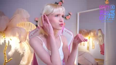 Snapshot of wow_angel chatting on June 2026 05:32:02 AM wow_angel online show from June 2026 05:32:02 AM
