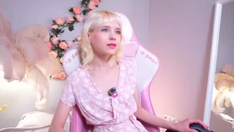 Snapshot of wow_angel chatting on July 2026 05:42:02 AM wow_angel online show from July 2026 05:42:02 AM