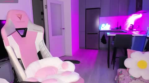 Emi online show from November 2025 04:07:02 PM