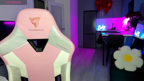 Emi online show from February 2026 04:02:01 AM