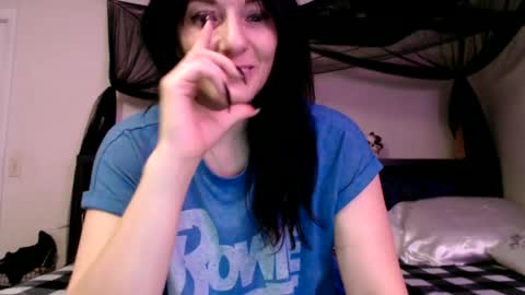 Snapshot of wrenleigh chatting on June 2026 07:55:01 AM Crystal Lake online show from June 2026 07:55:01 AM