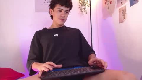 Snapshot of wyatt_444 chatting on December 2024 10:32:01 PM wyatt online show from December 2024 10:32:01 PM