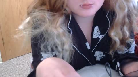 Snapshot of x2kayx2 chatting on May 2026 04:48:02 PM x2kayx2 online show from May 2026 04:48:02 PM