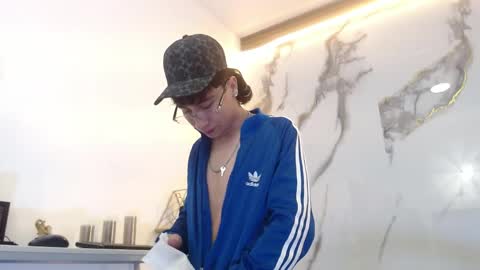 xandergrey8 online show from April 2026 11:37:01 AM