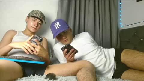 Snapshot of xandrodeluxe chatting on May 2026 07:04:01 AM xandrodeluxe online show from May 2026 07:04:01 AM
