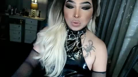 Zhavia online show from September 2025 05:01:01 PM