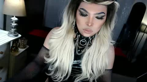 Zhavia online show from October 2025 06:53:01 PM