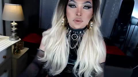 Zhavia online show from October 2025 06:52:02 PM