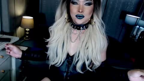 Zhavia online show from November 2025 06:21:01 PM