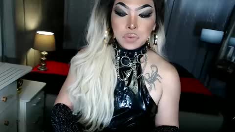 Zhavia online show from November 2025 06:35:02 PM