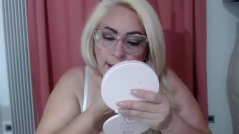 Snapshot of xelenaxx chatting on March 2026 09:16:01 AM Elena online show from March 2026 09:16:01 AM