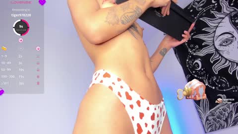 Snapshot of xemily_hardy chatting on December 2024 04:36:02 AM Kanae. online show from December 2024 04:36:02 AM