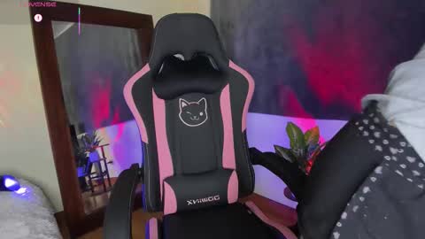 Snapshot of xemily_hardy chatting on September 2025 10:36:01 PM Kanae. online show from September 2025 10:36:01 PM