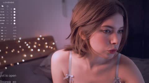 Snapshot of xiawa_xo chatting on February 2026 05:22:01 AM Xiawa short hair and Zira blondie online show from February 2026 05:22:01 AM