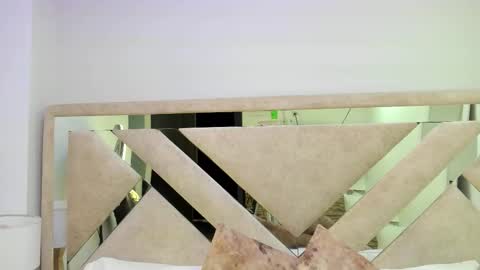 Xime  online show from December 2025 04:19:01 AM