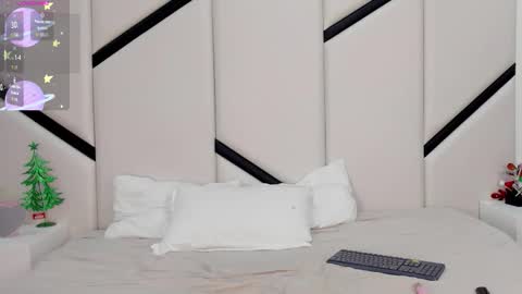 ximenacosta online show from December 2025 11:47:01 AM