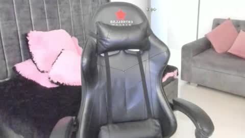 xiomara_cortes online show from September 2025 12:30:01 PM