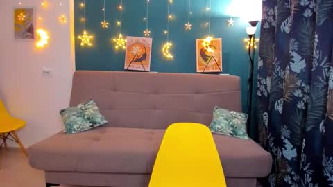 Chloe online show from December 2024 11:55:01 AM