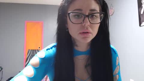 Snapshot of xlondon_foxx chatting on May 2026 07:04:02 AM London online show from May 2026 07:04:02 AM